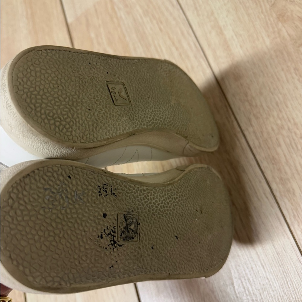 Veja Esplar Stitched Logo Sneakers - Picture 8 of 10